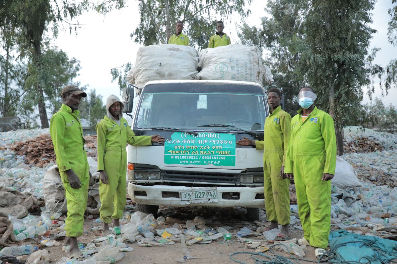 Waste Collecting Member 1